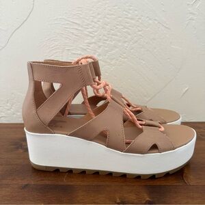 Sorel Cameron Flatform beige leather lace up sandals.